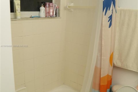 Купить виллу или дом в Холливуд, Флорида 2 спальни, 133.78м2, № 1987116 - фото 30