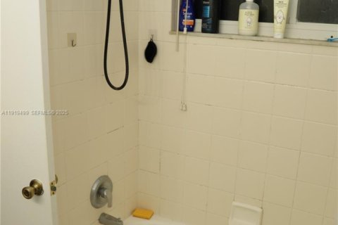 Купить виллу или дом в Холливуд, Флорида 2 спальни, 133.78м2, № 1987116 - фото 29