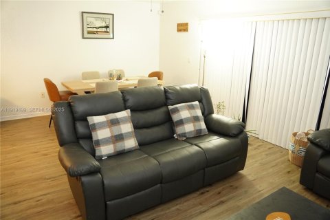 Купить виллу или дом в Холливуд, Флорида 2 спальни, 133.78м2, № 1987116 - фото 14