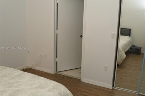 Купить виллу или дом в Холливуд, Флорида 2 спальни, 133.78м2, № 1987116 - фото 25