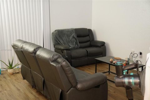 Купить виллу или дом в Холливуд, Флорида 2 спальни, 133.78м2, № 1987116 - фото 11