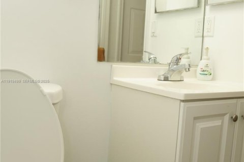 Купить виллу или дом в Холливуд, Флорида 2 спальни, 133.78м2, № 1987116 - фото 18