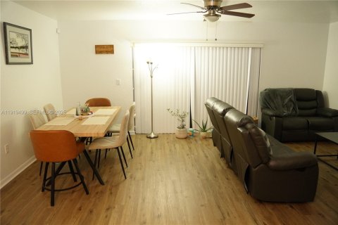 Купить виллу или дом в Холливуд, Флорида 2 спальни, 133.78м2, № 1987116 - фото 9