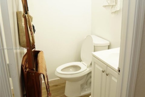 Купить виллу или дом в Холливуд, Флорида 2 спальни, 133.78м2, № 1987116 - фото 16