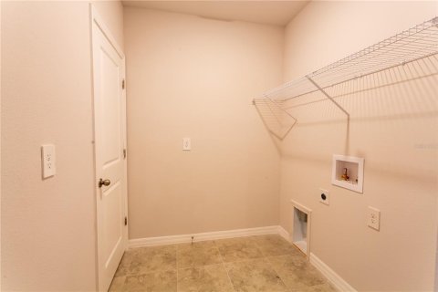 House in Lehigh Acres, Florida 4 bedrooms, 167.5 sq.m. № 1565738 - photo 18