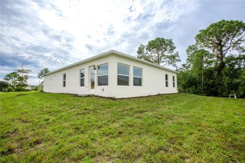 House in Lehigh Acres, Florida 4 bedrooms, 167.5 sq.m. № 1565738 - photo 13