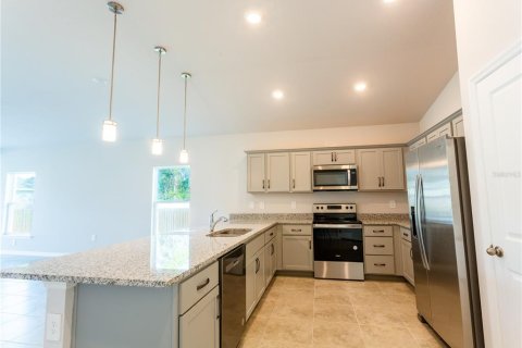 House in Lehigh Acres, Florida 4 bedrooms, 167.5 sq.m. № 1565738 - photo 4