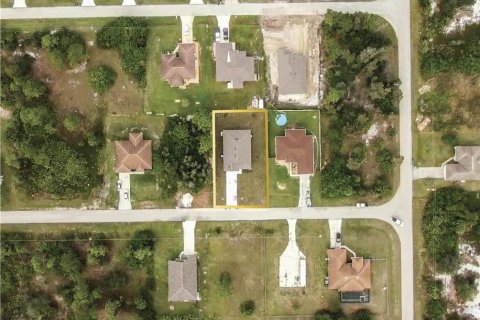House in Lehigh Acres, Florida 4 bedrooms, 167.5 sq.m. № 1565738 - photo 27