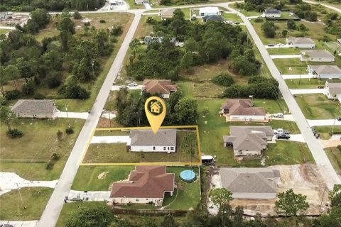 House in Lehigh Acres, Florida 4 bedrooms, 167.5 sq.m. № 1565738 - photo 26