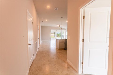 House in Lehigh Acres, Florida 4 bedrooms, 167.5 sq.m. № 1565738 - photo 3