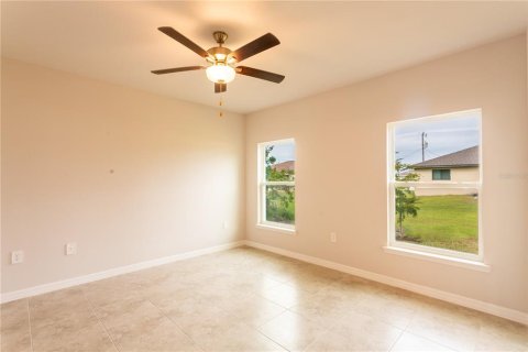 House in Lehigh Acres, Florida 4 bedrooms, 167.5 sq.m. № 1565738 - photo 9