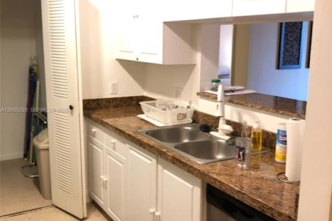Condo in Aventura, Florida, 1 bedroom  № 2170894 - photo 16