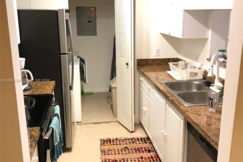 Condo in Aventura, Florida, 1 bedroom  № 2170894 - photo 17