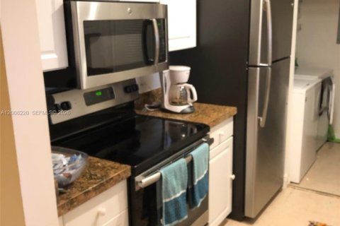 Condo in Aventura, Florida, 1 bedroom  № 2170894 - photo 15