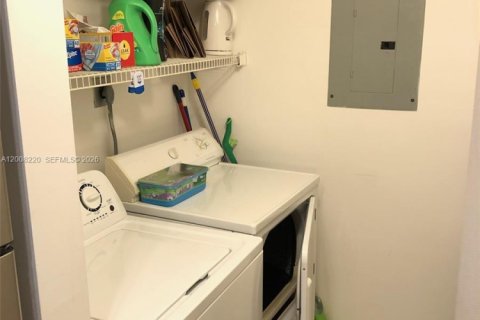Condo in Aventura, Florida, 1 bedroom  № 2170894 - photo 14