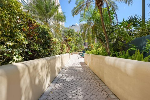 Condo in Fort Lauderdale, Florida, 2 bedrooms  № 2073819 - photo 17