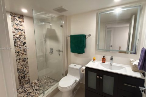 Condo in Fort Lauderdale, Florida, 2 bedrooms  № 2073819 - photo 9