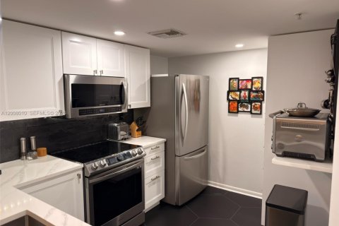 Condo in Fort Lauderdale, Florida, 2 bedrooms  № 2073819 - photo 3