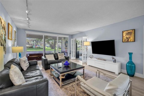 Condo in Pompano Beach, Florida, 3 bedrooms  № 2245881 - photo 7