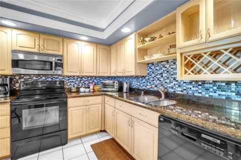 Condo in Pompano Beach, Florida, 3 bedrooms  № 2245881 - photo 2