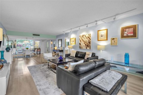 Condo in Pompano Beach, Florida, 3 bedrooms  № 2245881 - photo 9
