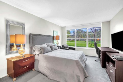 Condo in Pompano Beach, Florida, 3 bedrooms  № 2245881 - photo 15