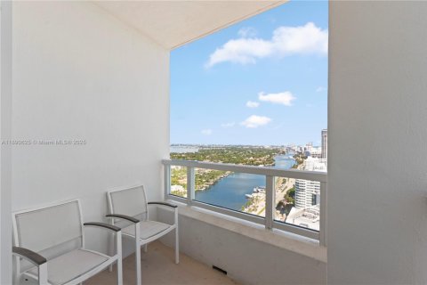 Condo in Miami Beach, Florida, 1 bedroom  № 2039906 - photo 20