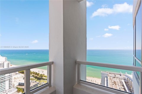 Condo in Miami Beach, Florida, 1 bedroom  № 2039906 - photo 21