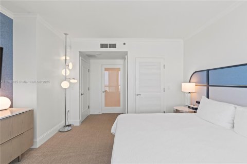 Condo in Miami Beach, Florida, 1 bedroom  № 2039906 - photo 15