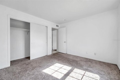 Condo in Saint Petersburg, Florida, 2 bedrooms  № 1528746 - photo 22