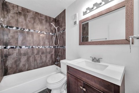 Condo in Saint Petersburg, Florida, 2 bedrooms  № 1528746 - photo 19