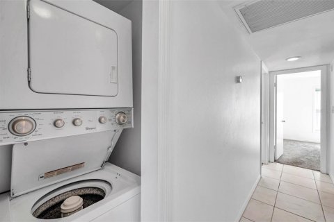 Condo in Saint Petersburg, Florida, 2 bedrooms  № 1528746 - photo 17
