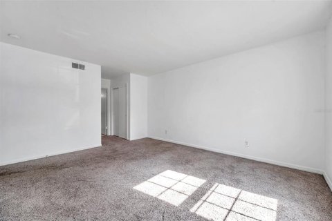 Condo in Saint Petersburg, Florida, 2 bedrooms  № 1528746 - photo 27
