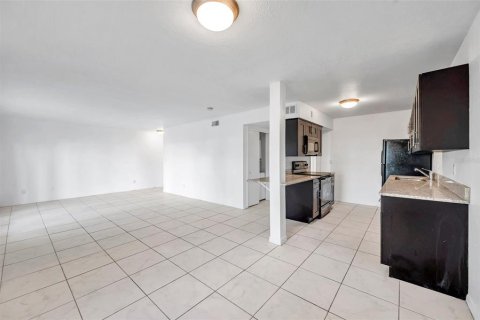 Condo in Saint Petersburg, Florida, 2 bedrooms  № 1528746 - photo 5