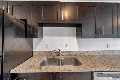 Condo in Saint Petersburg, Florida, 2 bedrooms  № 1528746 - photo 16
