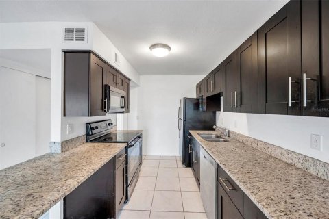 Condo in Saint Petersburg, Florida, 2 bedrooms  № 1528746 - photo 12
