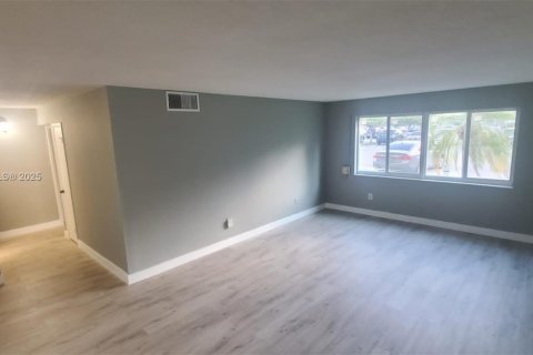 Condo in Homestead, Florida, 2 bedrooms  № 1978054 - photo 2