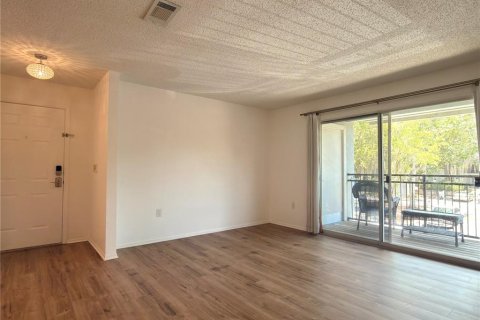Condo in Gainesville, Florida, 2 bedrooms  № 2209047 - photo 10