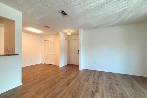 Condo in Gainesville, Florida, 2 bedrooms  № 2209047 - photo 9