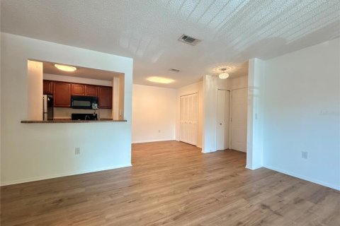 Condo in Gainesville, Florida, 2 bedrooms  № 2209047 - photo 5
