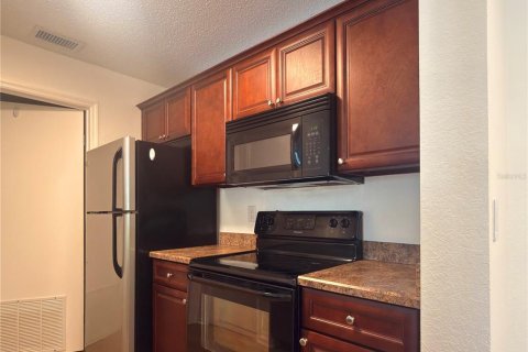 Condo in Gainesville, Florida, 2 bedrooms  № 2209047 - photo 12