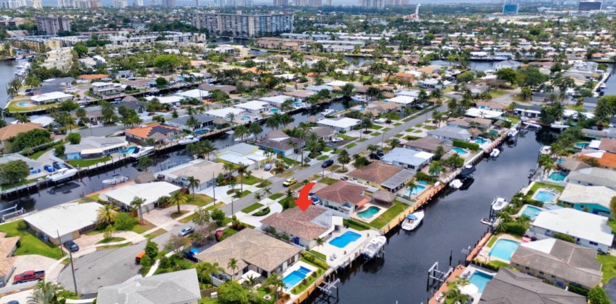 House in Pompano Beach, Florida 2 bedrooms, 164.44 sq.m. № 1139334