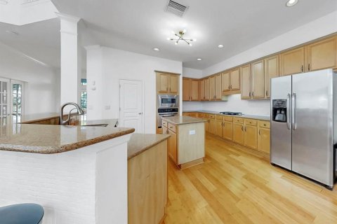House in Apollo Beach, Florida 4 bedrooms, 305 sq.m. № 2150604 - photo 16