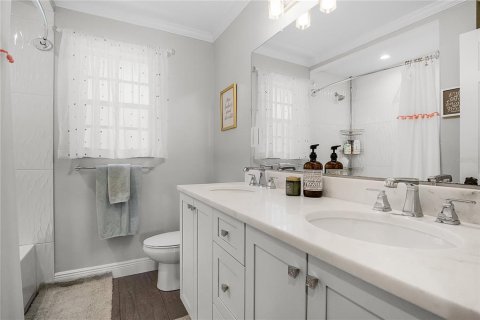 House in Longwood, Florida 5 bedrooms, 397.71 sq.m. № 1735118 - photo 28