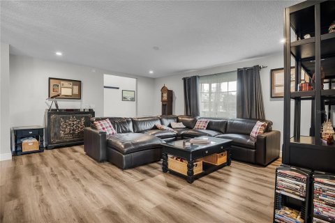 House in Longwood, Florida 5 bedrooms, 397.71 sq.m. № 1735118 - photo 9