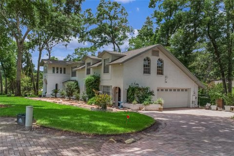 House in Longwood, Florida 5 bedrooms, 397.71 sq.m. № 1735118 - photo 2