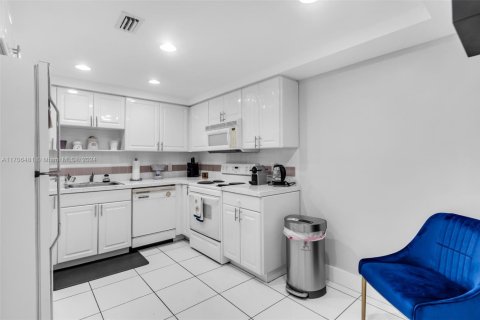 Condo in Weston, Florida, 2 bedrooms  № 1865211 - photo 21