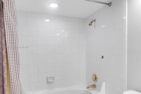 Condo in Weston, Florida, 2 bedrooms  № 1865211 - photo 19