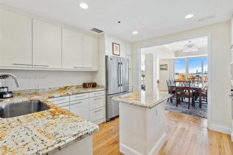 Снять в аренду кондоминиум в Майами-Бич, Флорида 4 спальни, 265.51м2, № 2080512 - фото 25