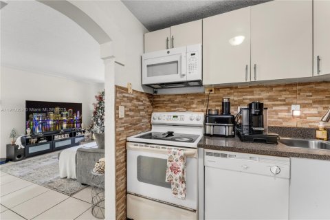 Copropriété à vendre à Miami, Floride: 2 chambres, 80.82 m2 № 2027814 - photo 8